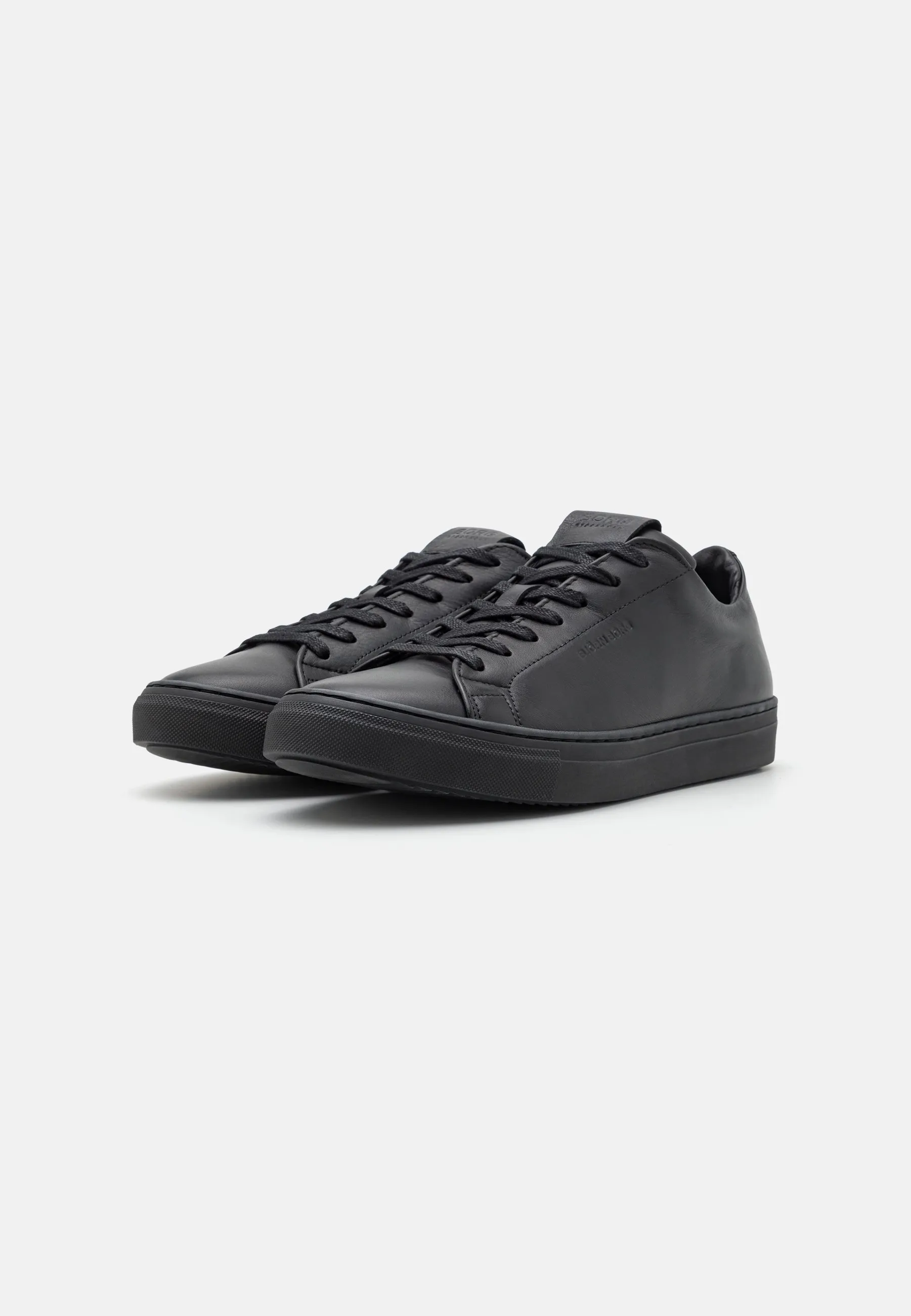 SL100 Low Top Sneakers